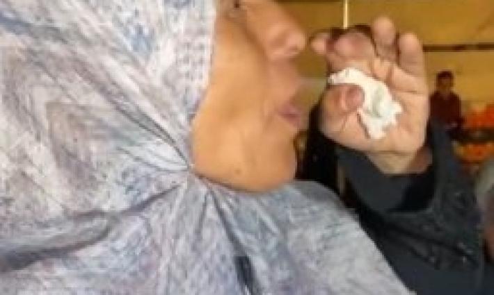 سيدة تزغرد فرحًا في غزة