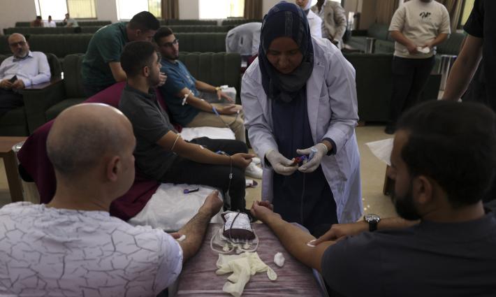 تبرع أهل الضفة بالدم_