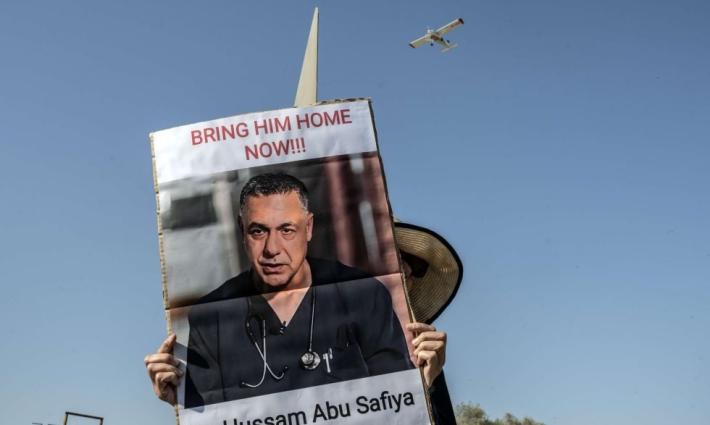 الطبيب المعتقل حسام أبو صفية