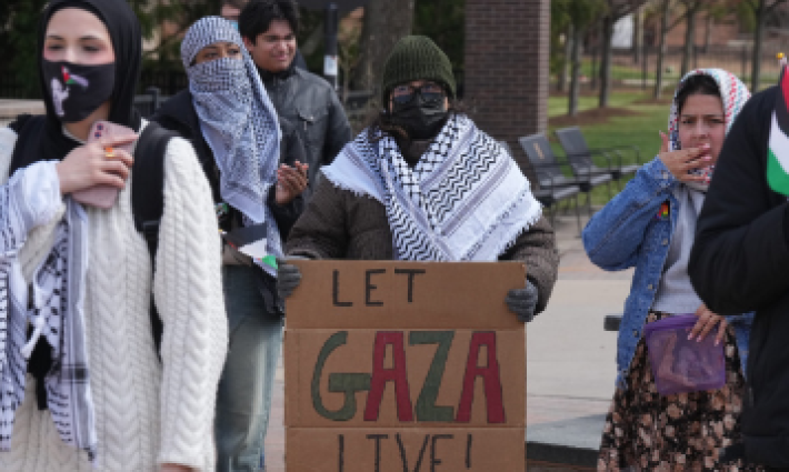 طلاب بوقفة تضامنية لأجل فلسطين