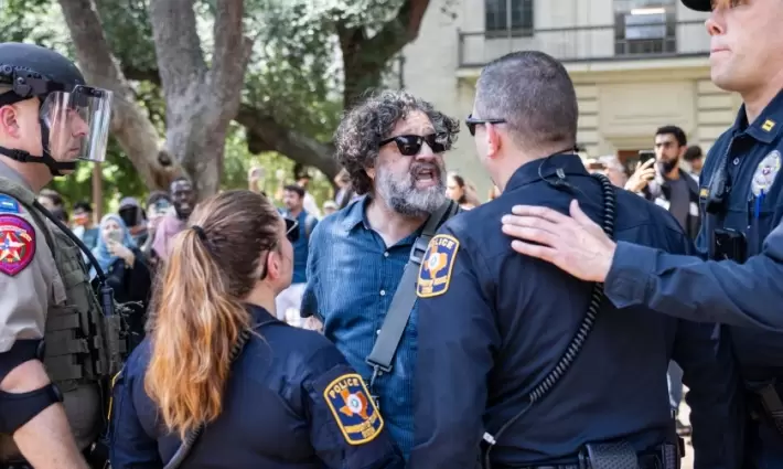 الشرطة بمواجهة أكاديمي داعم لفلسطين