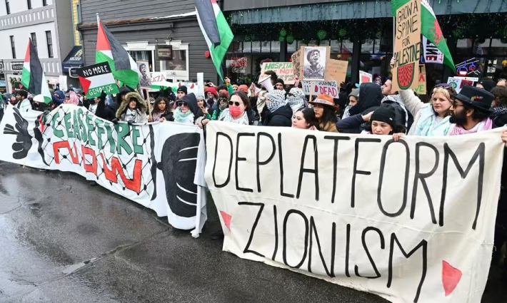 احتجاجات خلال مهرجان "صندانس" السينمائي