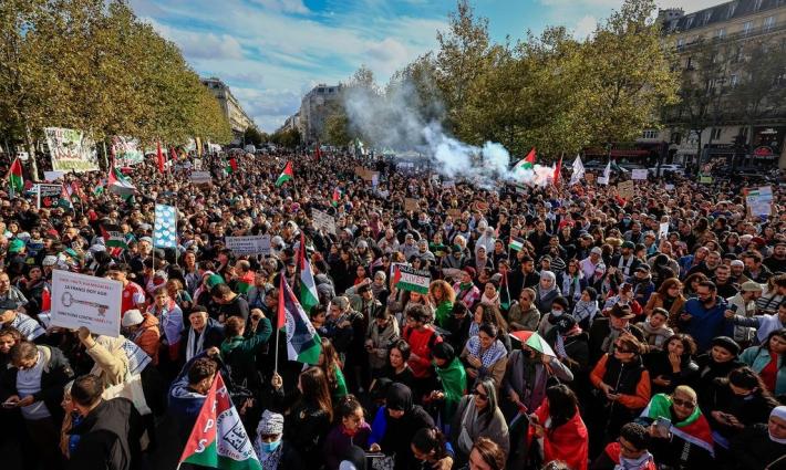 مظاهرة حاشدة لدعم فلسطين