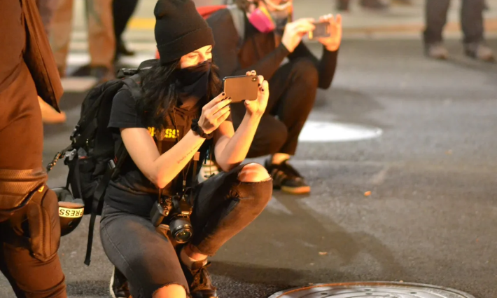 الصحافية أليسا عازار