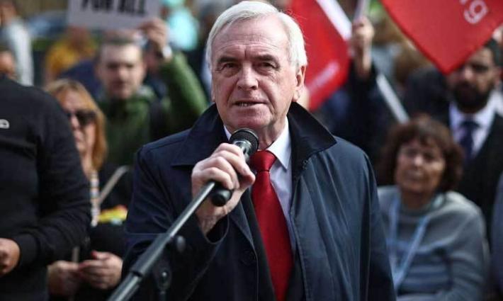 النائب البريطاني جون ماكدونيل