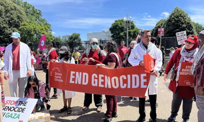 وقفة أطباء لدعم فلسطين
