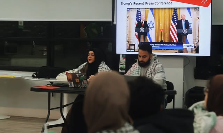 اجتماع يحضره مؤيدو لفلسطين