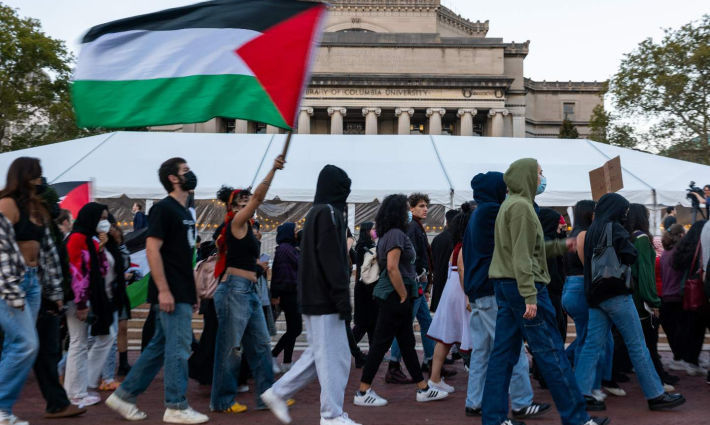 مظاهرة داعمة لفلسطين أمام جامعة كولومبيا
