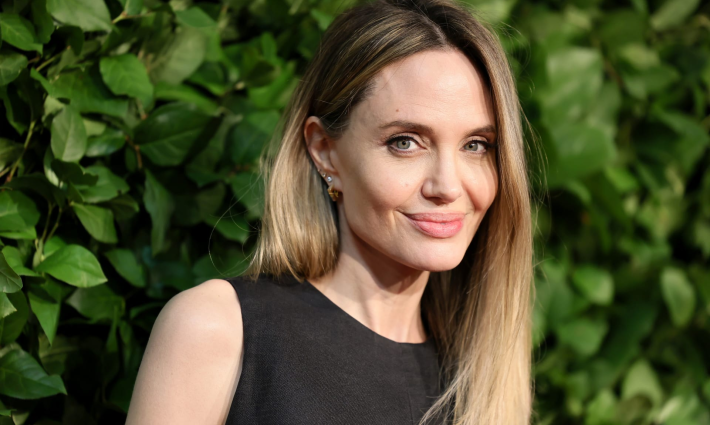 الممثلة أنجلينا جولي