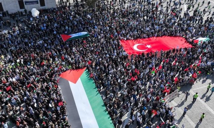 مظاهرة حاشدة في تركيا دعمًا لفلسطين