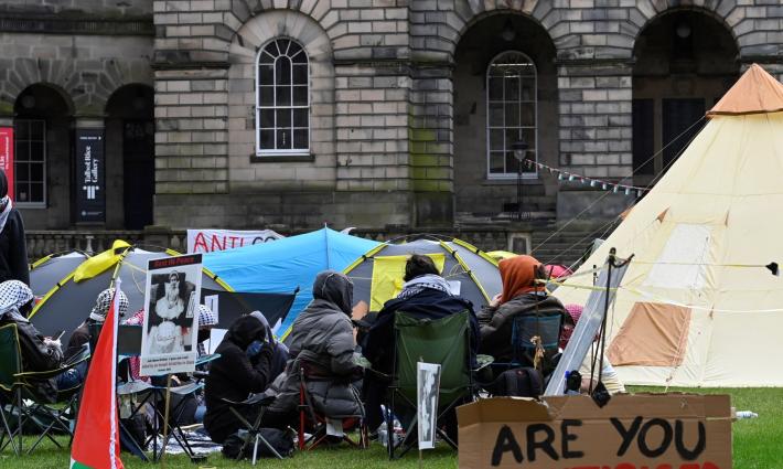 مخيم طلابي داعم لفلسطين