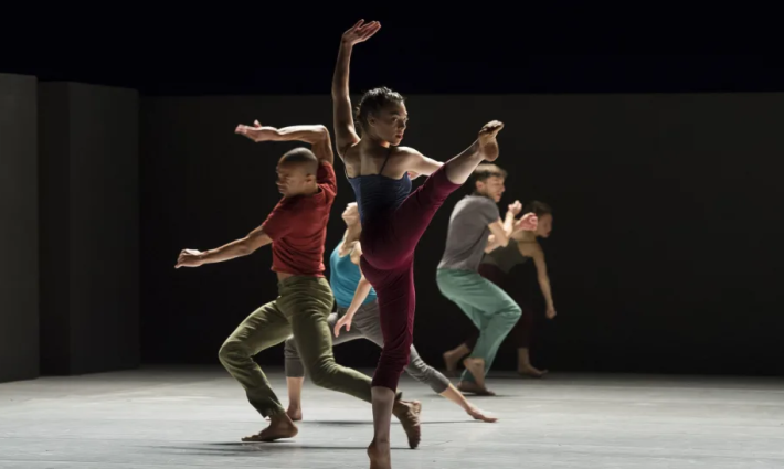 رقصة لفرقة باتشيفاع الإسرائيلية