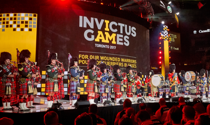 لعبة مائية تستضيف الجنود في جامعة كولومبيا البريطانية