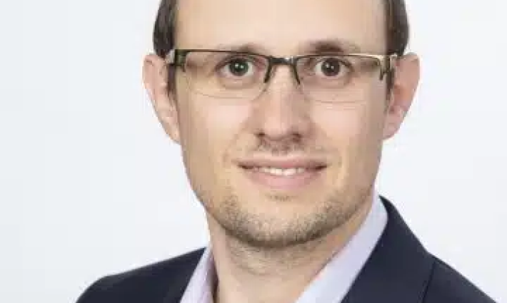 مسؤول صهيوني يدعى روبرت ووكر