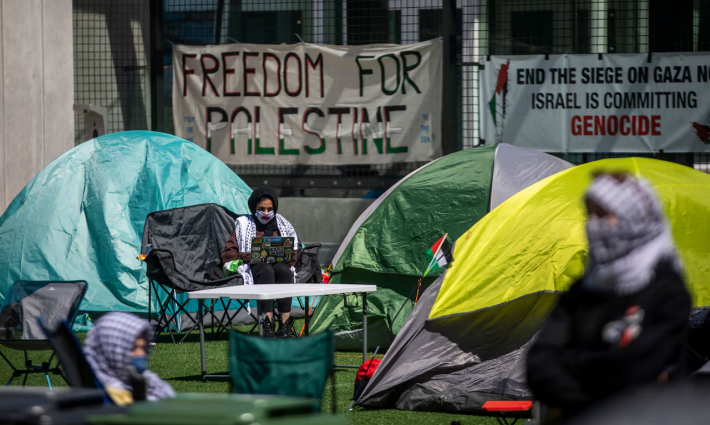 مخيم تضامني داعم لفلسطين