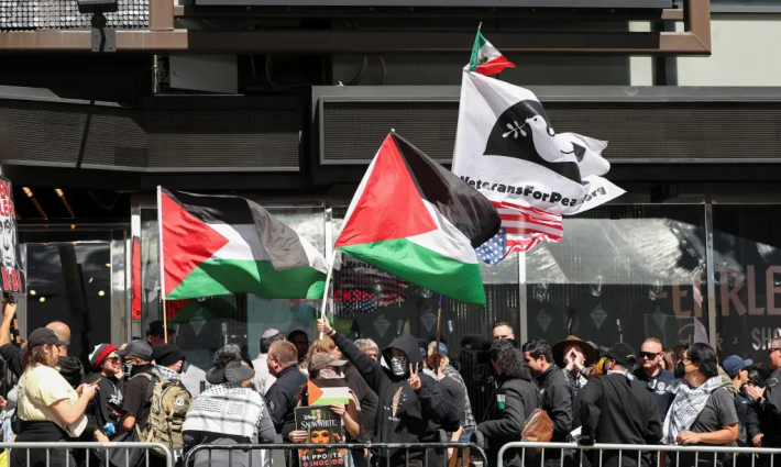 "الأبطال يقاتلون كالفلسطينين".. احتجاجات تعطل حفل ممثلة إسرائيلية في هوليوود