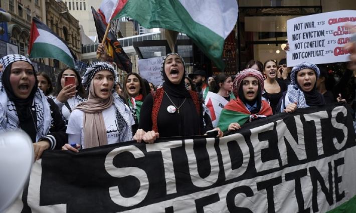 دعمت غزة.. جامعة سيدني تعتذر بعد تهديد طالبة ماليزية بالطرد