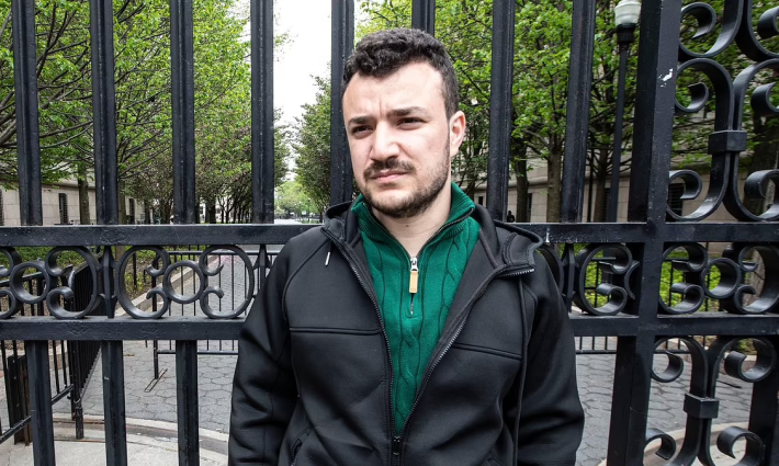 قاد احتجاجات تضامنية.. مئات الآلاف يتضامنون مع طالب يواجه التهديد بالترحيل