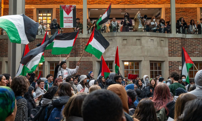 تغطية احتجاجات التضامن تقود صحيفة طلابية للفوز بجائزة عريقة