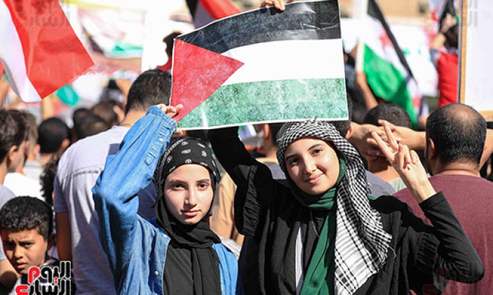 أنا دمي فلسطيني.. الشعب المصري يتضامن مع القضية في صلاة العيد