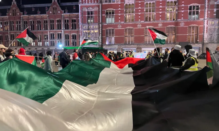 ندعو لمظاهرات حاشدة وعصيان مدني عالمي لفضح تواطؤ الحكومات والشركات، ولإبراز قوة الشعب الحقيقية