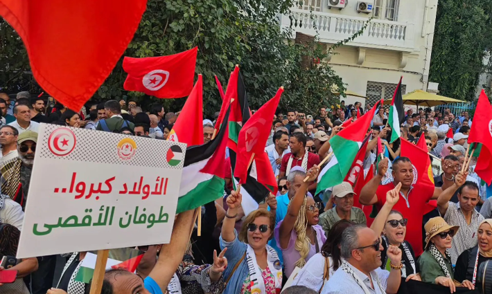 نحيي الإرادة الحرة!.. احتجاجات تونسية نجح بإغلاق بعض فروع "كارفور"