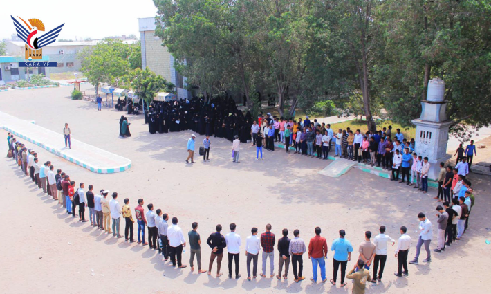 في جامعة الحديدة.. احتجاج مندد بالجرائم الأمريكية وداعم لفلسطين