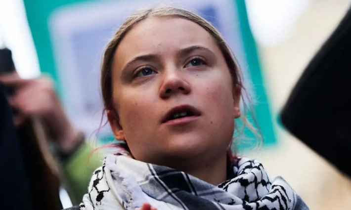 نجازف بحياتنا لأن صمت العالم يقتل الفلسطينيين غريتا ثونبرغ – ناشطة بيئية سويدية