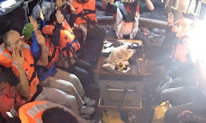 قوات الاحتلال تختطف سفينة “مادلين” وتعتقل متطوعي أسطول الحرية