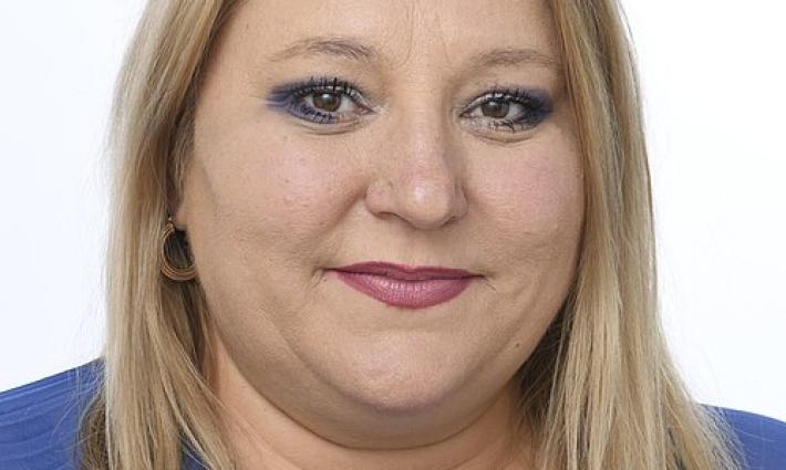 "إبادة جماعية".. نائبة أوروبية تدين هجمات الاحتلال على قطاع غزة