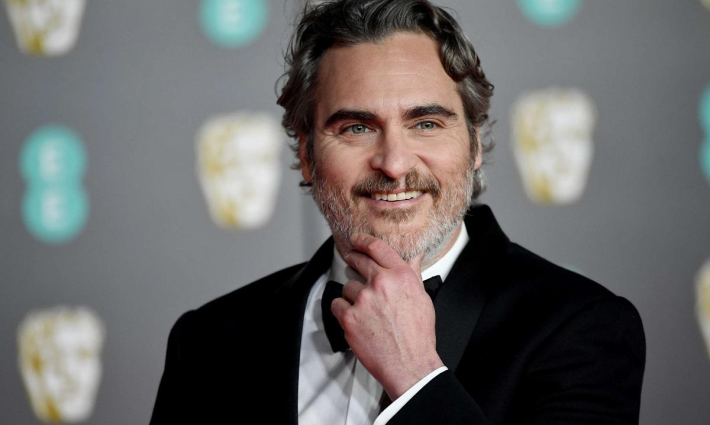 لا يوجد أي مبرر لأن يُقتل الأطفال جوعًا، لست مضطرًا لفهم الجغرافيا السياسية لتدرك ذلك، فقط علينا أن نفهم حقوق الإنسان  -خواكين فينيكس، ممثل أمريكي