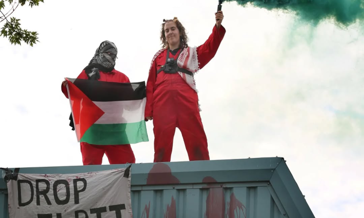 رغم حظرها.. حركة فلسطين تستهدف المصنع الإسرائيلي “إلبيت”