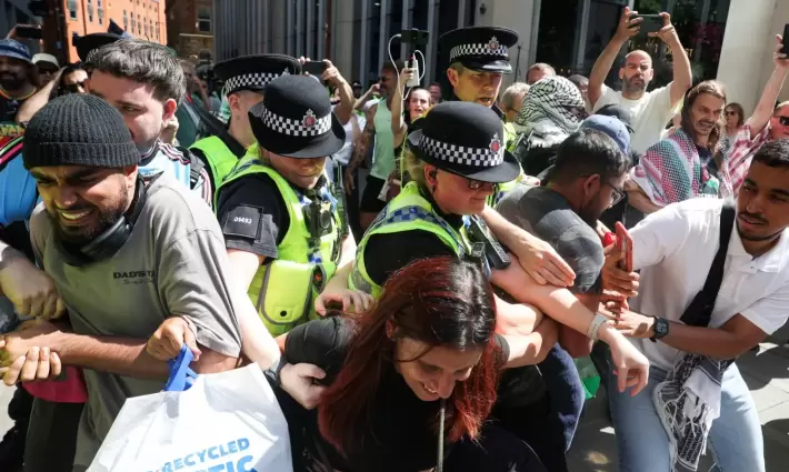 مؤيد لفلسطين.. اعتقال 4 متظاهرين بموجب قانون الإرهاب خلال احتجاج في ليفربول