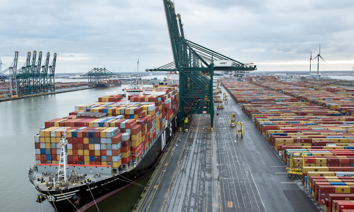 تساهم بصناعة الدبابات.. منظمات بلجيكية تطالب بوقف شحنة متجهة للاحتلال