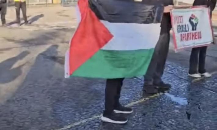 محاصرة المصنع الإسرائيلي "رفائيل" في نيوكاسل