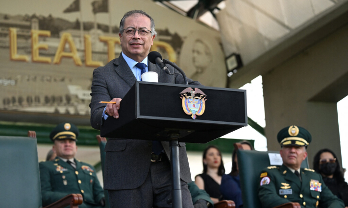 رئيس كولومبيا يدين شركتي فحم تخرقان حظر التصدير للاحتلال