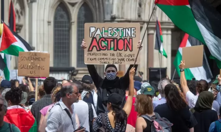 دعموا "حركة فلسطين " 60 شخصًا يواجهون المحاكمة في بريطانيا