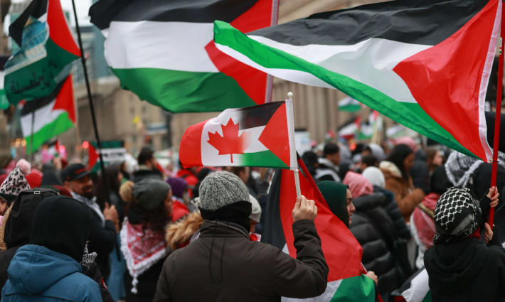 "أوقفوا الإبادة" وقفة احتجاجية أمام السفارة الصهيونية في كندا