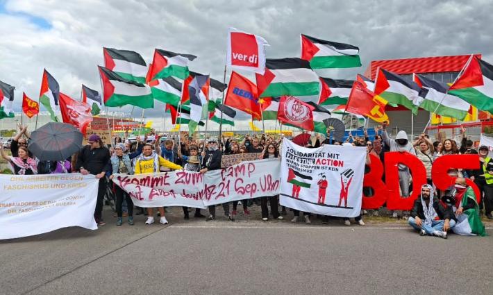 دعمًا لـ"حركة فلسطين" احتجاج أمام مطار لايبزيغ في ألمانيا”