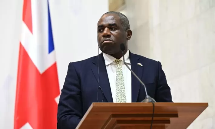 "استهداف طالبي المساعدات في غزة مقزز ومثير للاشمئزاز، وعلى الحكومة الإسرائيلية محاسبة الجنود المسؤولين."  ديفيد لامي – وزير الخارجية البريطاني