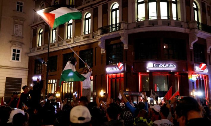 متحيزة إعلاميًا للاحتلال!  احتجاج داخل هيئة الإذاعة والتلفزيون النمساوية