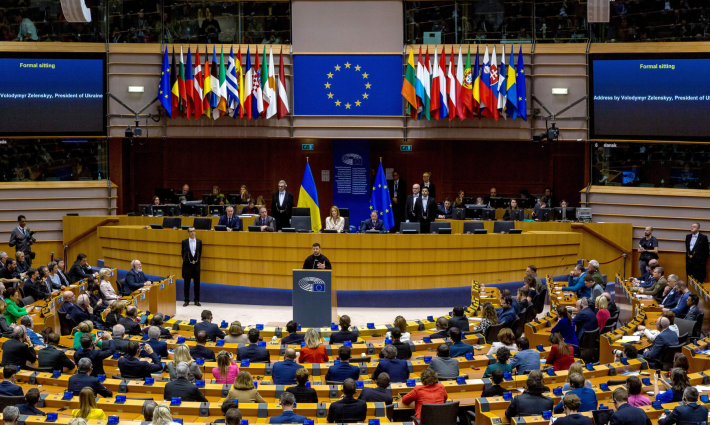 41 برلمانيًا أوروبيًا يطالبون بتعليق العلاقة التجارية مع الاحتلال