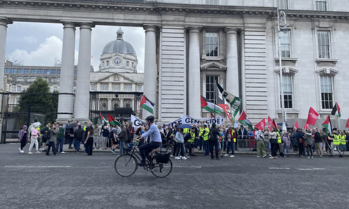 مظاهرة في دبلن تطالب بمقاطعة السندات الإسرائيلية