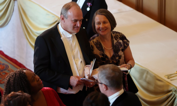 إد ديفي” يقاطع مأدبة ترامب احتجاجًا على استمرار الإبادة”