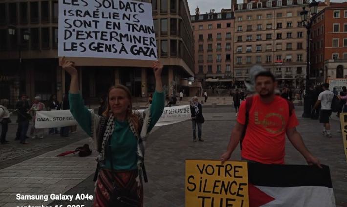 احتجاج أمام دار الأوبرا في ليون تنديدًا بالإبادة في غزة