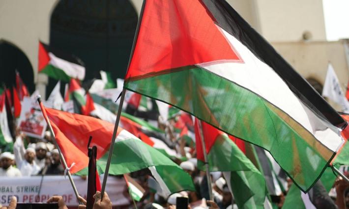 معادٍ لفلسطين.. اقتحام مركز “تبادل السياسات" ببريطانيا