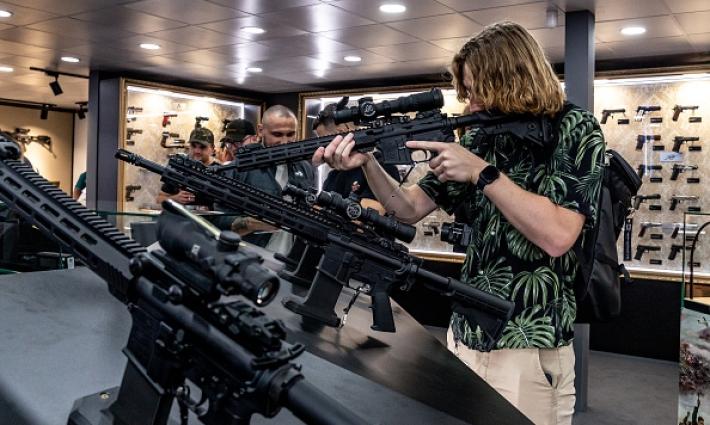 متواطئون بالإبادة.. بولندا توقف وتحقق مع ممثلي شركات أسلحة "إسرائيلية"