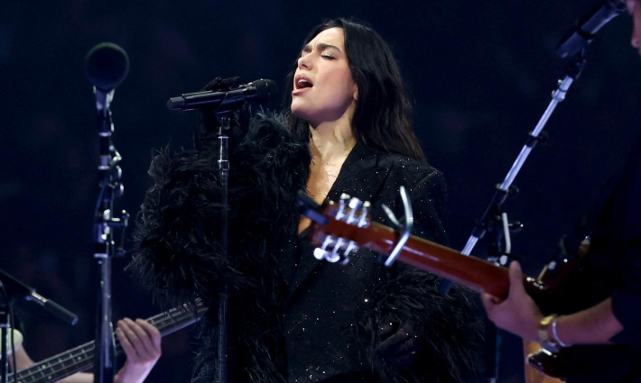 وقف ضد “نيكاب”.. الفنانة “دوا ليبا” تقاطع وكيل أعمالها بسبب دعمه للاحتلال