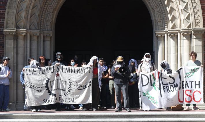 إحياء السابع من أكتوبر.. طلاب جامعة جنوب كاليفورنيا يتظاهرون دعمًا لغزة