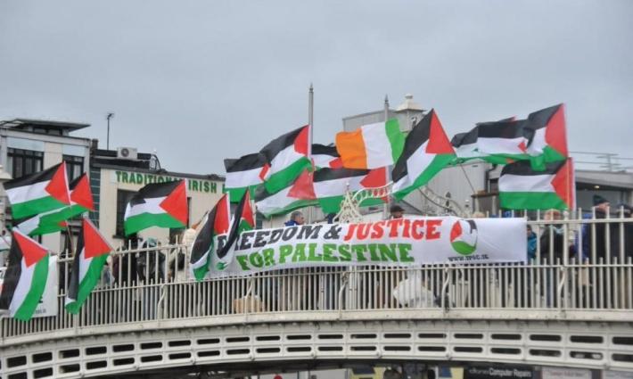 15 ألف توقيع يطالبون بإلغاء مباراة "أستون أفيلا" مع الاحتلال